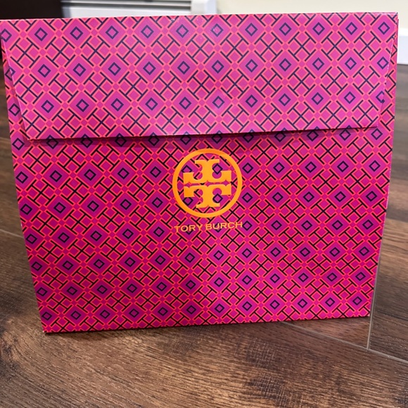 COPY - Set of Tory Burch Shopping Bags and Shoe Box - Picture 7 of 10